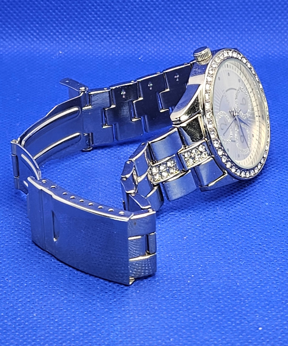 Spirit Ladies Crystal-Set Bezel Quartz Watch — Silver Tone with Glitter Dial