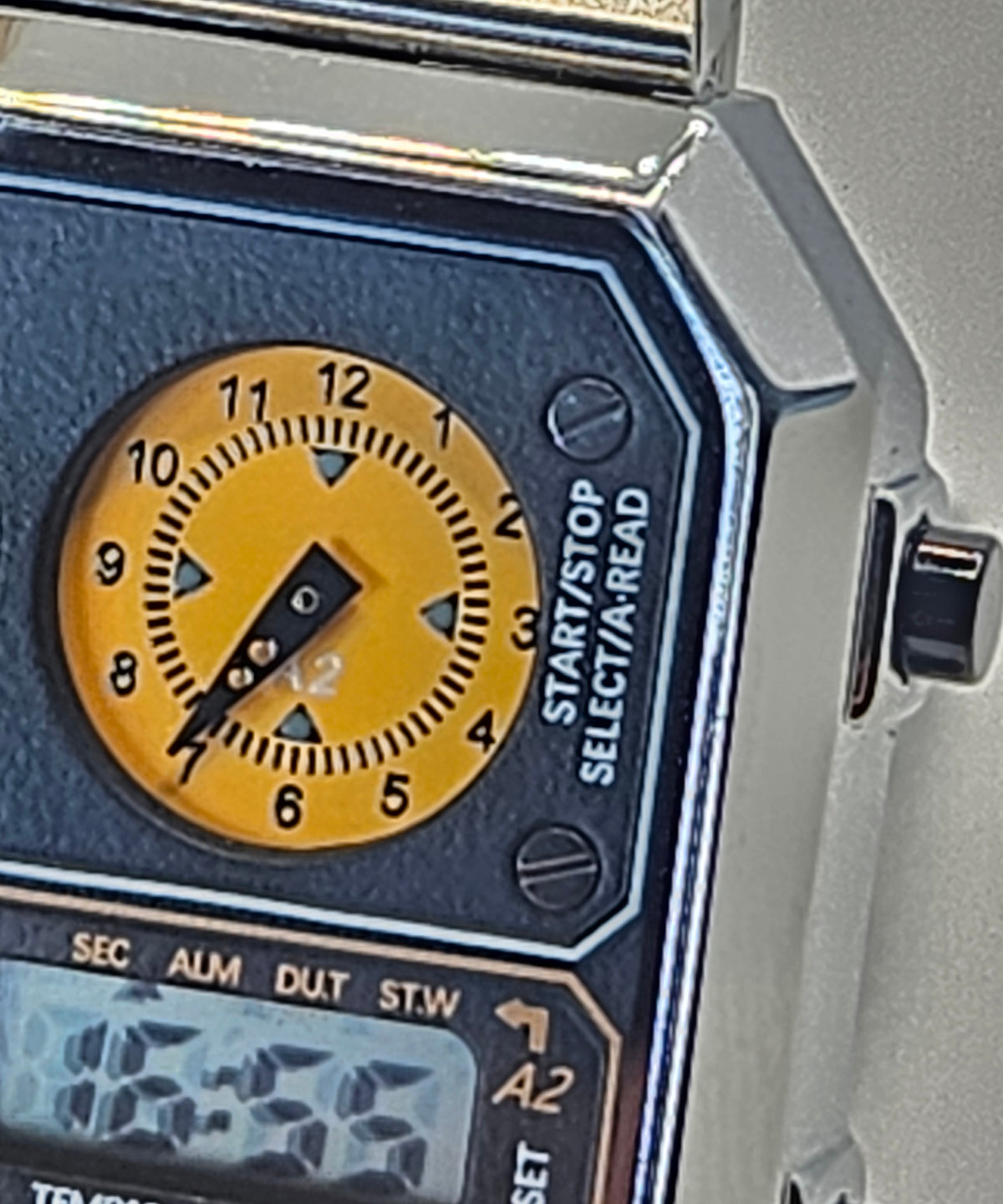 SAMDA Retro Dual-Zone Ana-Digi Temp Watch – Stealth Black Edition